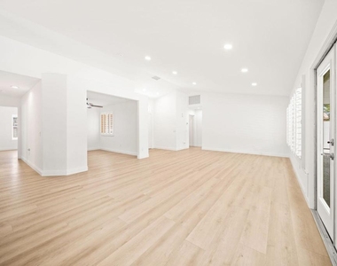 37762 Drexell Drive - Photo Thumbnail 7