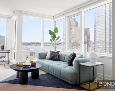 West 38th Street - Photo Thumbnail 1