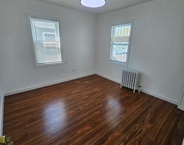 192-23 116th Road - Photo Thumbnail 5