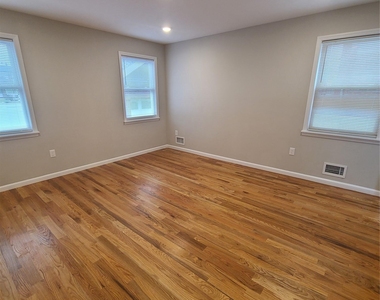 192-23 116th Road - Photo Thumbnail 1