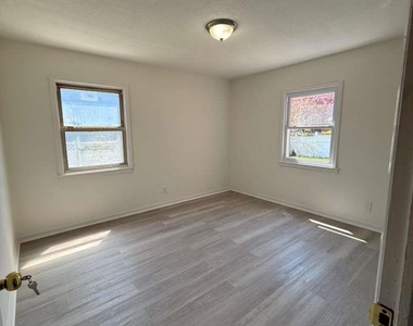 120-54 194th Street - Photo Thumbnail 2
