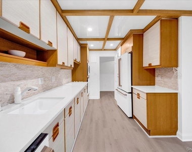 500 High Point Drive - Photo Thumbnail 5