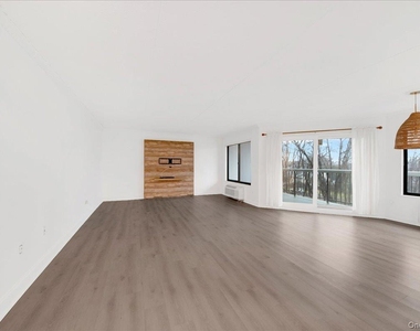 500 High Point Drive - Photo Thumbnail 8