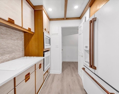 500 High Point Drive - Photo Thumbnail 6