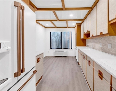 500 High Point Drive - Photo Thumbnail 7