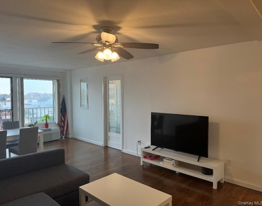 235 W Park Avenue - Photo Thumbnail 7