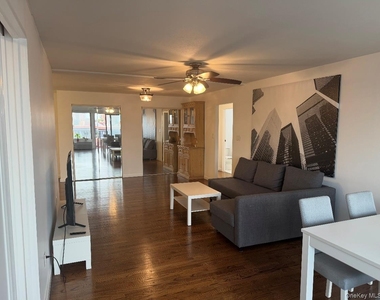 235 W Park Avenue - Photo Thumbnail 5