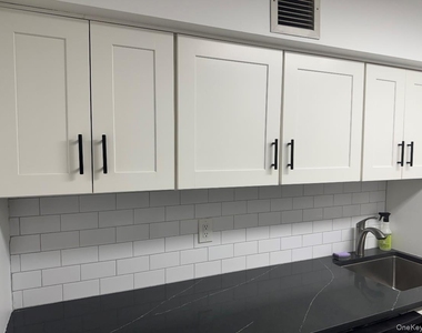 235 W Park Avenue - Photo Thumbnail 17