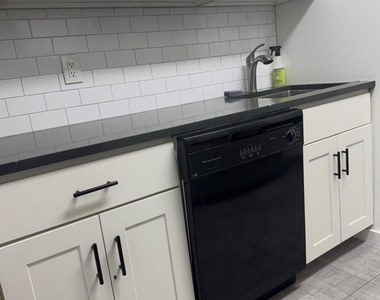 235 W Park Avenue - Photo Thumbnail 20