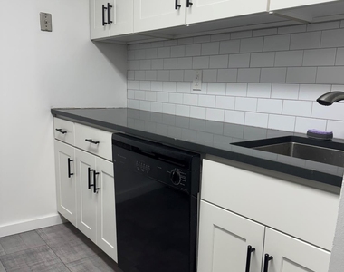 235 W Park Avenue - Photo Thumbnail 18