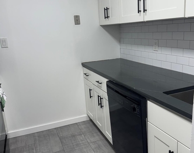 235 W Park Avenue - Photo Thumbnail 21