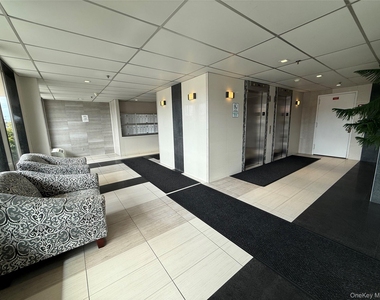 235 W Park Avenue - Photo Thumbnail 1