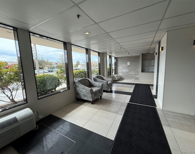 235 W Park Avenue - Photo Thumbnail 2