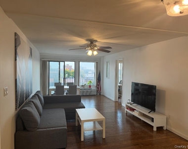 235 W Park Avenue - Photo Thumbnail 4