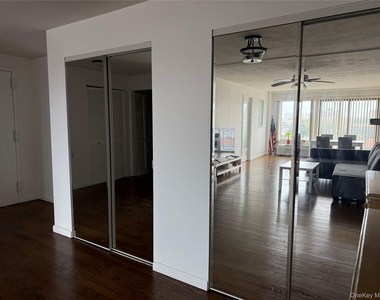 235 W Park Avenue - Photo Thumbnail 8