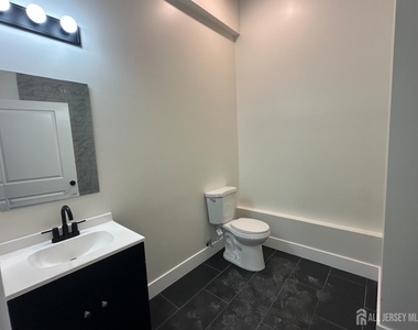 213 French Street - Photo Thumbnail 5