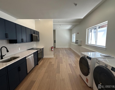 213 French Street - Photo Thumbnail 1