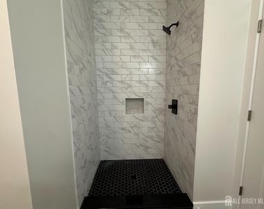 213 French Street - Photo Thumbnail 6