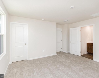 6210 Farrier Way - Photo Thumbnail 13