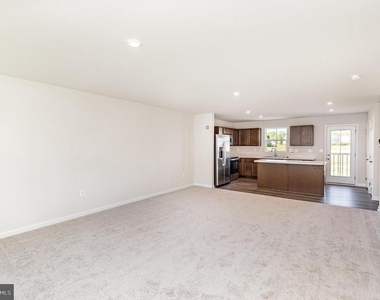 6210 Farrier Way - Photo Thumbnail 4