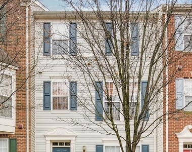 13665 Saint Johns Wood Place - Photo Thumbnail 2