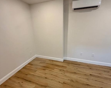 1701 Point Breeze Avenue - Photo Thumbnail 8