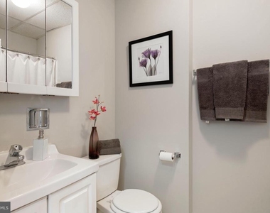201 S 13th Street - Photo Thumbnail 7