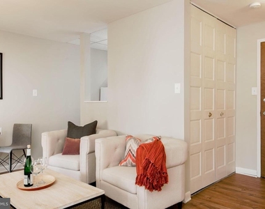 201 S 13th Street - Photo Thumbnail 4