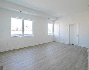 2201 Washington Avenue - Photo Thumbnail 2