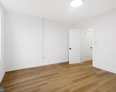 1320 S 26th Street - Photo Thumbnail 10
