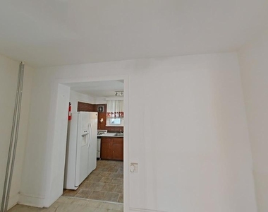 438 Saint Pauls Street - Photo Thumbnail 2