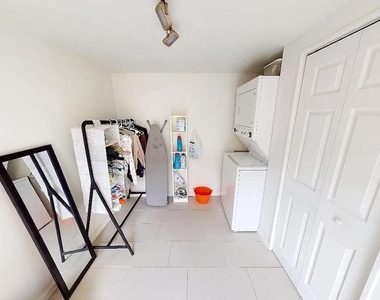 415 E Flora Street - Photo Thumbnail 9