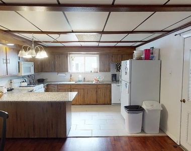 415 E Flora Street - Photo Thumbnail 4
