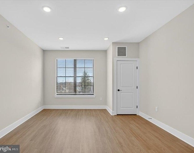 624 Main Street - Photo Thumbnail 7