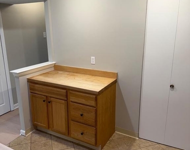 1203 Crosshill Court - Photo Thumbnail 7