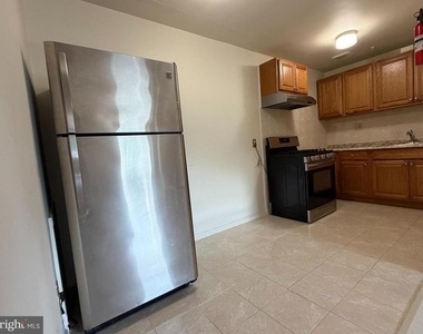 801 W Chester Pike - Photo Thumbnail 2
