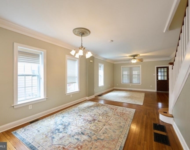 423 N Orange Street - Photo Thumbnail 6