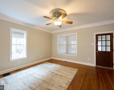 423 N Orange Street - Photo Thumbnail 4