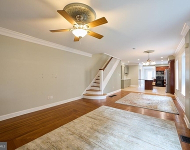 423 N Orange Street - Photo Thumbnail 2