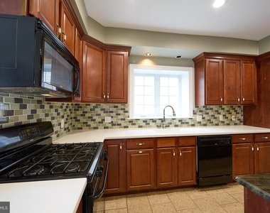 423 N Orange Street - Photo Thumbnail 11