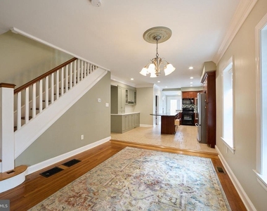 423 N Orange Street - Photo Thumbnail 5