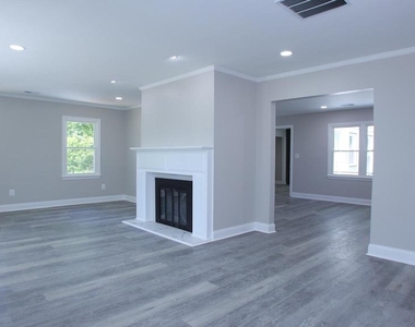 2608 Holly Drive - Photo Thumbnail 7