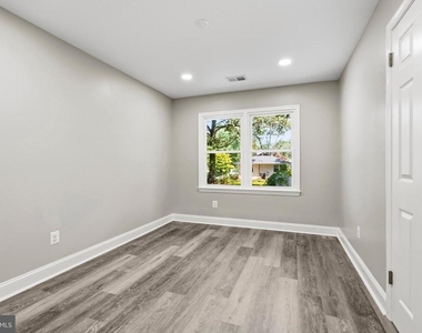 2608 Holly Drive - Photo Thumbnail 14