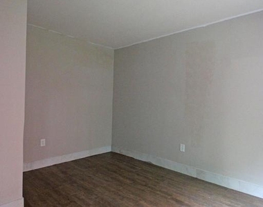 17 Water Street - Photo Thumbnail 5