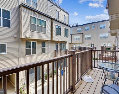 8052 Red Hook - Photo Thumbnail 6