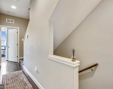 8052 Red Hook - Photo Thumbnail 9