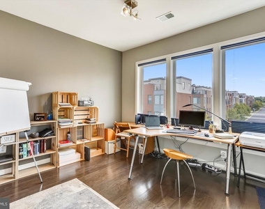 8052 Red Hook - Photo Thumbnail 19