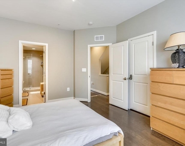 8052 Red Hook - Photo Thumbnail 10