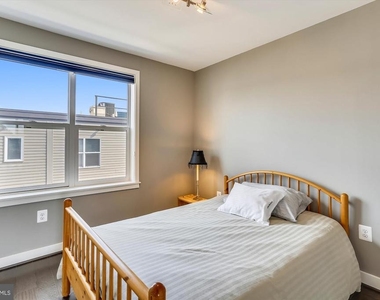 8052 Red Hook - Photo Thumbnail 21