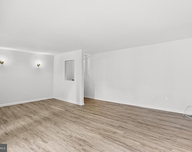9629 White Acre Road - Photo Thumbnail 3